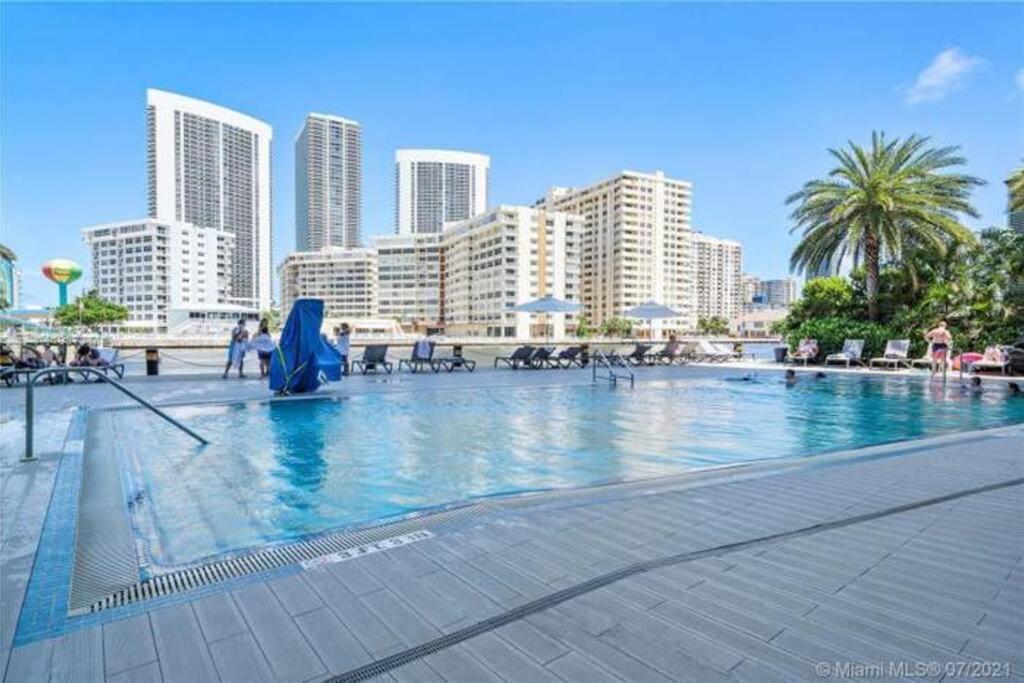 Luxury Condo Steps From Beach Hallandale Beach Ngoại thất bức ảnh