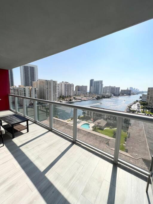 Luxury Condo Steps From Beach Hallandale Beach Ngoại thất bức ảnh