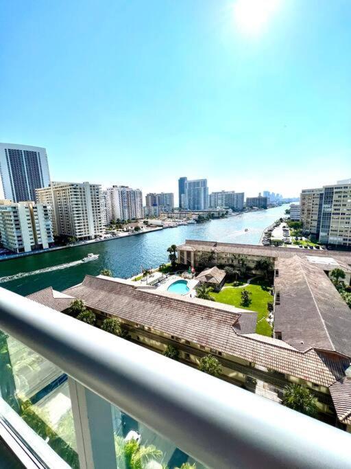 Luxury Condo Steps From Beach Hallandale Beach Ngoại thất bức ảnh